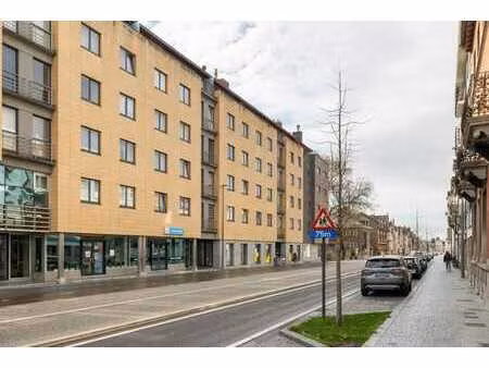 espace de bureau avec vue sur le parc hansens.