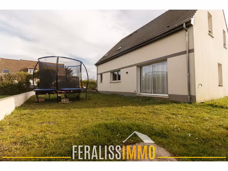 superbe maison récente avec 4 chambres et sous-sol total !