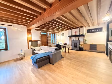 maison en pierres de 141m²  3 chambres  garage double sur terrain de 1633m² 139 900 €