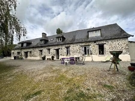 en vente ferme 350 m² – 425 700 € |ombrée-d'anjou