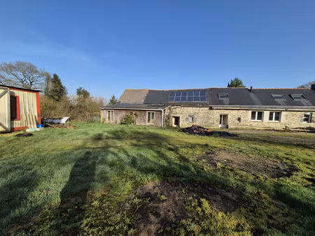 corps de ferme authentique de 110 m2 plus annexes 3 879 m2