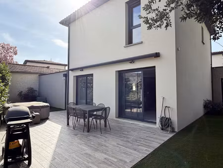 belle maison recente de 115m2 avec 4 chambres en plein cent