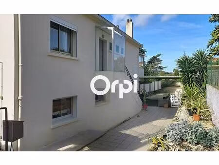 maison six-fours-les-plages 181 m² t-7 à vendre  684 000 €