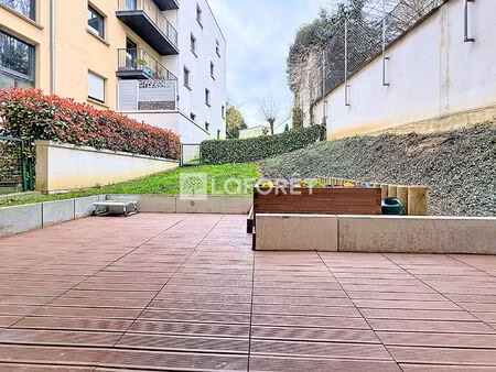 face à la gare de chartres - appartement t4 avec terrasse  jardin et stationnement ?