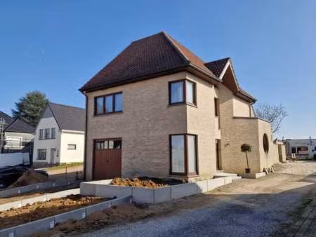 gezellige half open bebouwing met 3 slaapkamers  garage e...