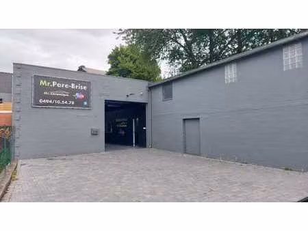 surface commerciale 200 m2  