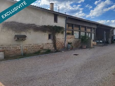 joli corps de ferme avec dépendances