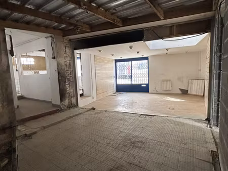 local commercial de 70 m2 à aménager centre-ville de lanni