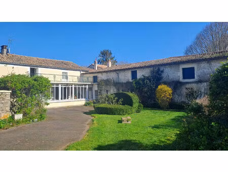 maison ancienne d'environ 100m² avec dépendances germond rouvre