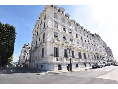 location locaux professionnels 7 pièces 177800 m² à pau (64000)  2 640 €