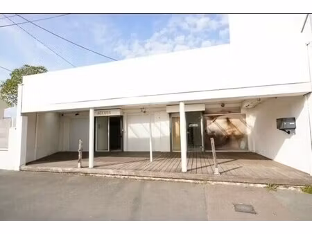 location commerce 200 m²