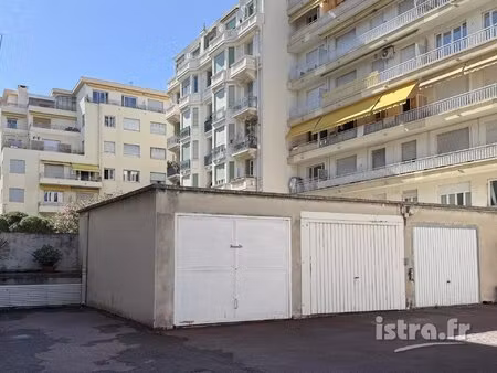 nice promenade des anglais : garage à vendre