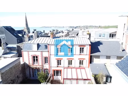 maison d'environ 177m2 dans le centre de saint pair sur mer