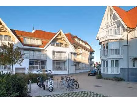 vlot inrijdbare garagebox op wandelafstand van het strand...