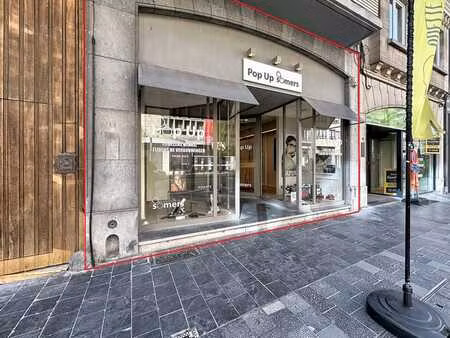 propriété commerciale dans un emplacement privilégié à louer
