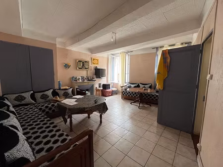 vente appartement 4 pièces 215.5 m² à le luc (83340)  109 000 €