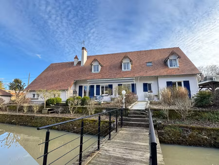 a vendre checy maison 260 m2 propriété en bord de bion