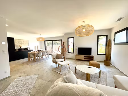 l'agence dv immo vous propose à la location cette villa ...