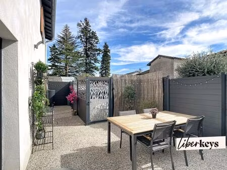 cailloux-sur-fontaines : maison de village en duplex  2 chambres  terrasse  2 places de st