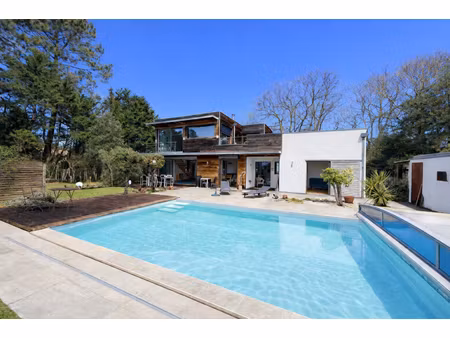 villa contemporaine  à 2 min des plages