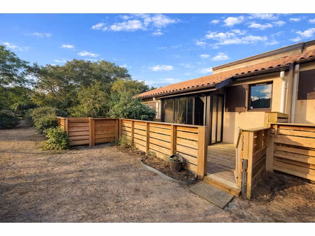 a 400 m des plages des bourdaines