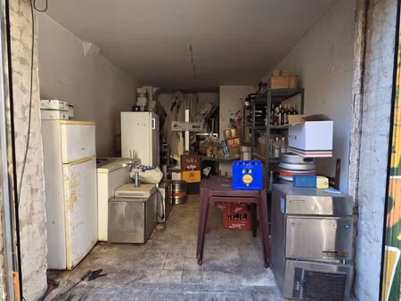 à vendre murs commerciaux 18 m2 + sous-sol marseille 130
