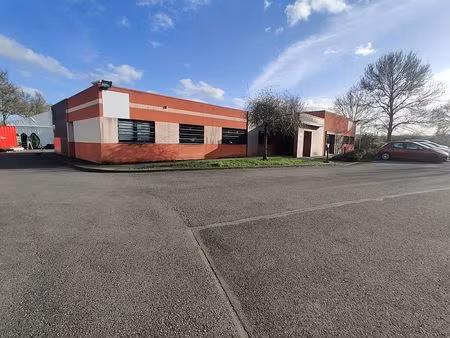 location local d'activités cuincy 906 m²