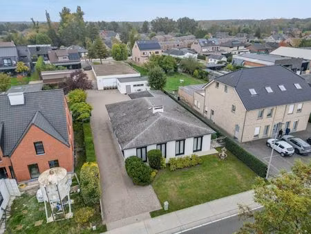 karaktervol landhuis op 13a62ca  met polyvalente (bedrijfs)hal