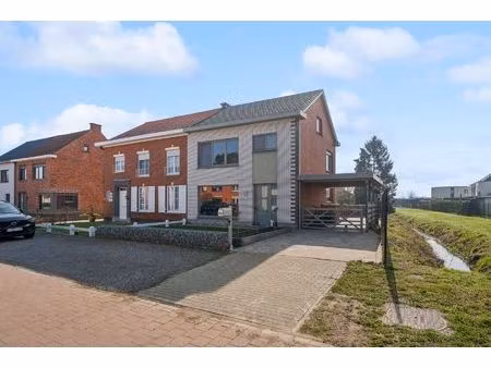 instapklare halfopen bebouwing met zonnige tuin nabij centrum lokeren