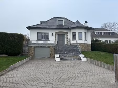 mooe villa met 4 slpks aan de rand van tienen