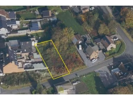 knappe kavel  (lot 1)  met een oppervlakte van 5a 53ca  gelegen in het gegeerde lindel