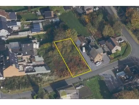 knappe kavel  (lot 2)  met een oppervlakte van 5a 27ca  gelegen in het gegeerde lindel