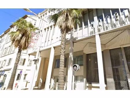 location local professionnel 158m²