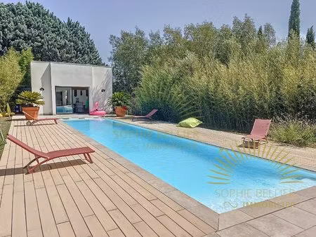 contemporaine de 230 m2 sur terrain de 1760 m2 avec annexe de 20 m2