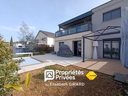 secteur avanne-aveney- maison contemporaine récente de 160 m2 avec piscine