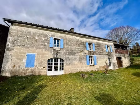 vente maison 5 pièces 185 m² à yviers (16210)  265 000 €