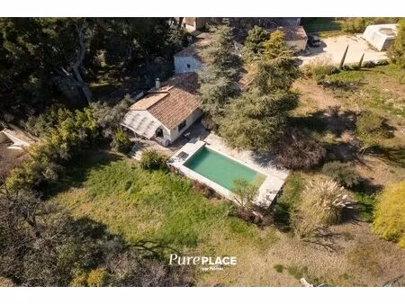 magnifique villa contemporaine à allauch édifiée sur une parcelle de 2632 m2 avec piscine