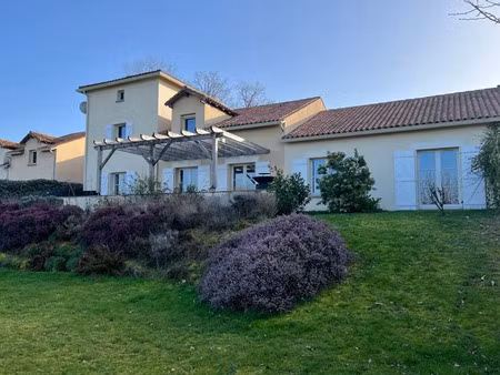 vente maison 6 pièces 201 m² à rouzède (16220)  265 500 €