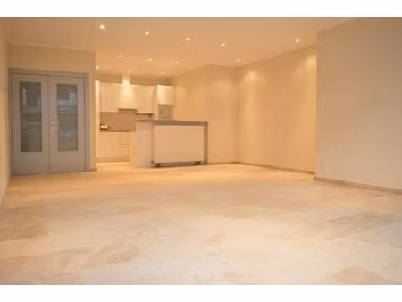 gelijkvloers appartement met 2 slaapkamers in centrum van gullegem