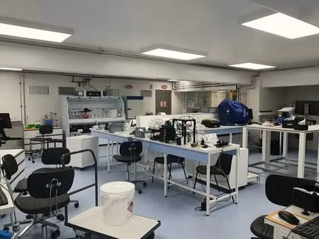 vente entrepôt 850 m²