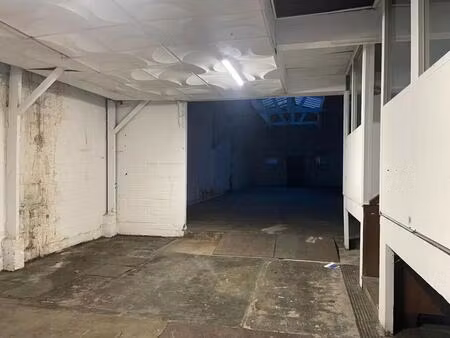 location entrepôt 220 m²