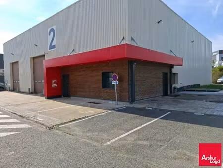 location local d'activités 625 m²