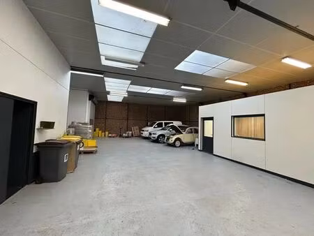 location local d'activités 349 m²