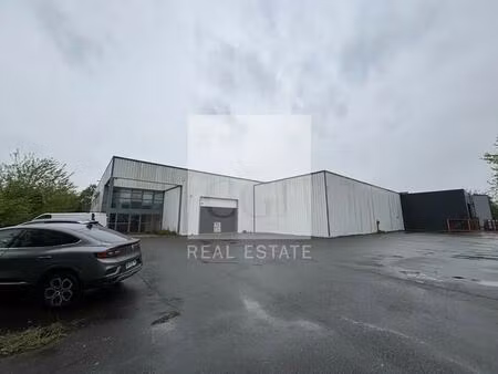 vente local d'activités 1 580 m²