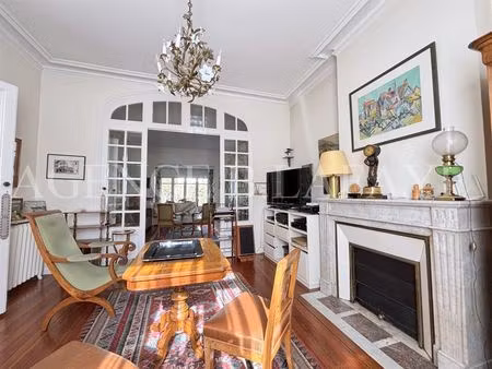 très belle maison en pierre avec jardin  préau et garage