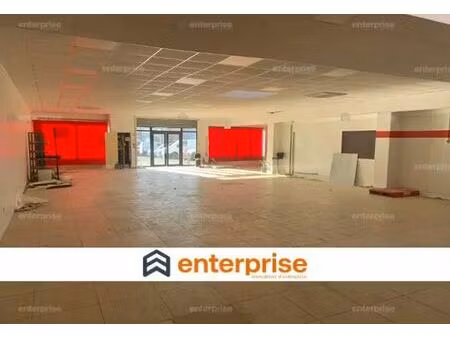 location commerce abbeville 80100 470m²