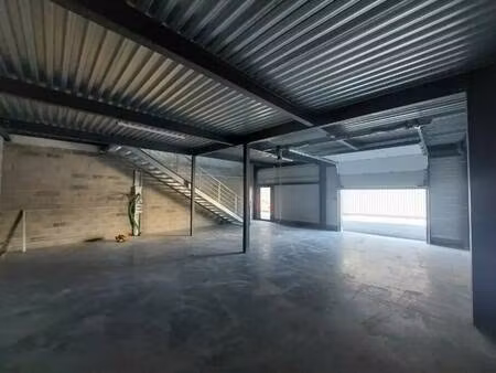 vente entrepôt 256 m²