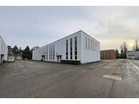 vente local d'activités 1 800 m²