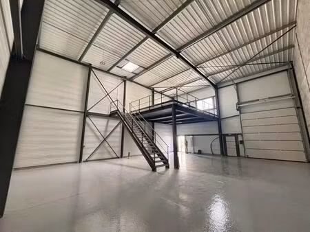 vente local d'activités 231 m²