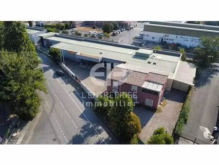 vente entrepôt 2 000 m²